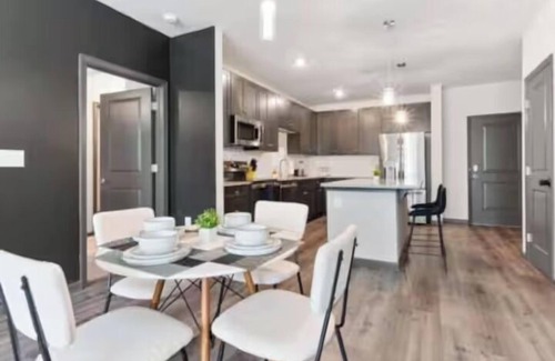 North Raleigh Apartment | Luxe King 2BR Suite in North Raleigh