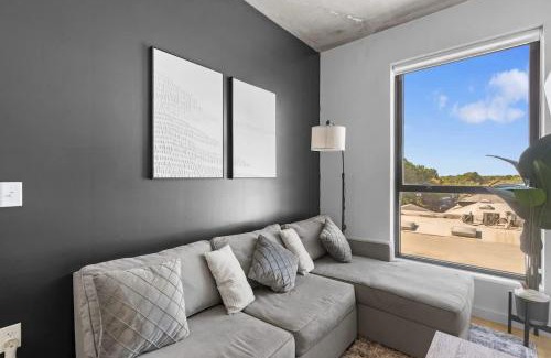 Charlotte Apartment | Luxe King 2BR Suite in South End Charlotte