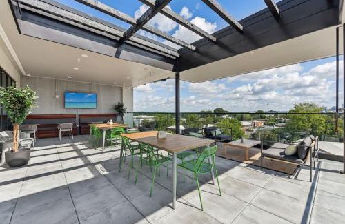 Charlotte Apartment | Luxe King 2BR Suite in South Charlotte