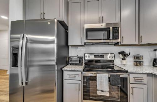 Hayes Apartment | Luxe King 2BR Suite Mins to Downtown Durham