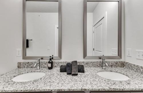 Hayes Apartment | Luxe King 2BR Suite Mins to Downtown Durham