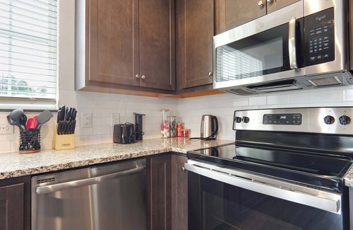 North Raleigh Apartment | Luxe King 3 Bedroom Suite in North Raleigh!