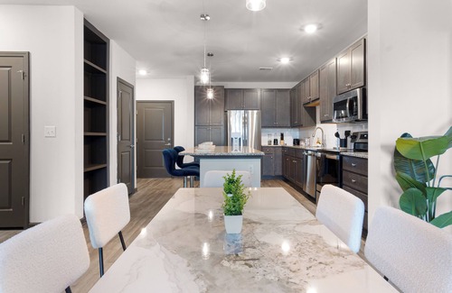North Raleigh Apartment | Luxe King 3BR Suite in North Raleigh