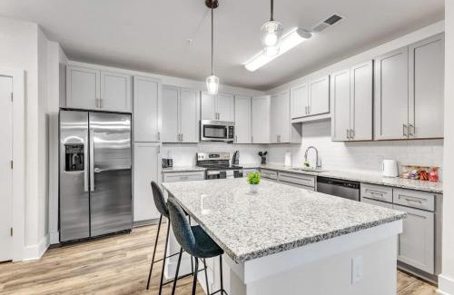 Hayes Apartment | Luxe King 3BR Suite Mins to Downtown Durham
