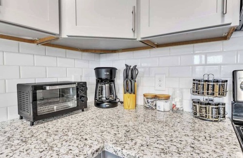 Hayes Apartment | Luxe King 3BR Suite Mins to Downtown Durham!