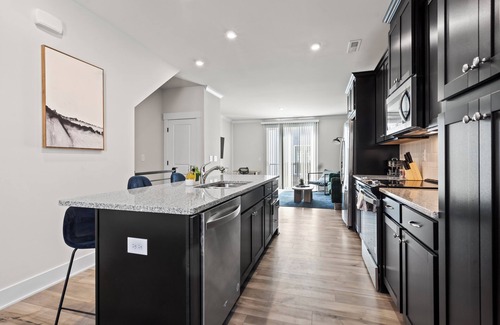 Charlotte House | Luxe King 4BR Townhouse in Uptown CLT