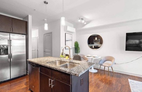 Cherry Apartment | Luxe King Bed Suite in Midtown Charlotte!