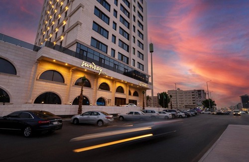 Jeddah House | Luxe King Comfort Stay in Jeddah