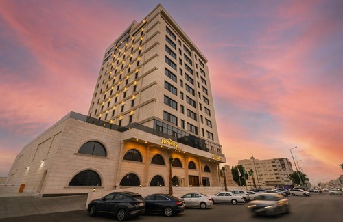 Jeddah House | Luxe King Comfort Stay in Jeddah