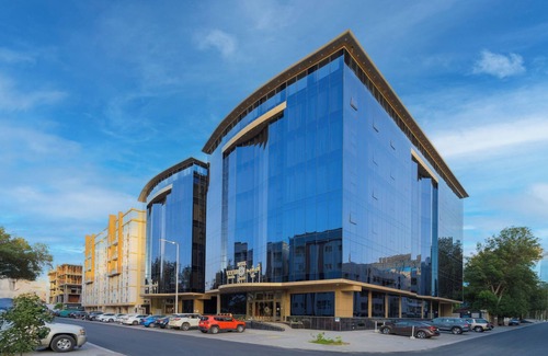 Al-Hamra'a House | Luxe King Escape | Jeddah’s Harbour Gateway