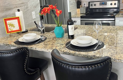 Kissimmee Condo | Luxe King Suite Bliss Getaway Condo Near Disney