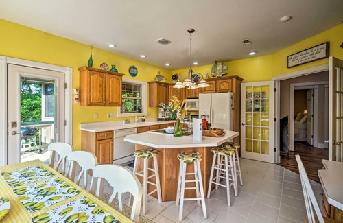 Jamestown House | Luxe Lake Cumberland Retreat w/Decks on 1 Acre!