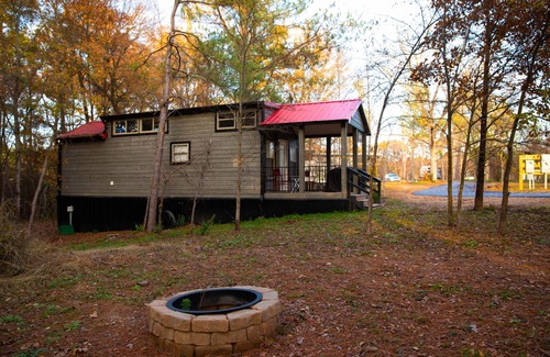 Mount Vernon Cabin | Luxe Lake house - 1 Bed/2 Bed Loft
