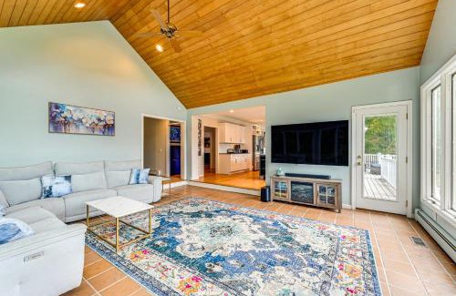 Higganum House | Luxe Lake House in Connecticut Private Dock