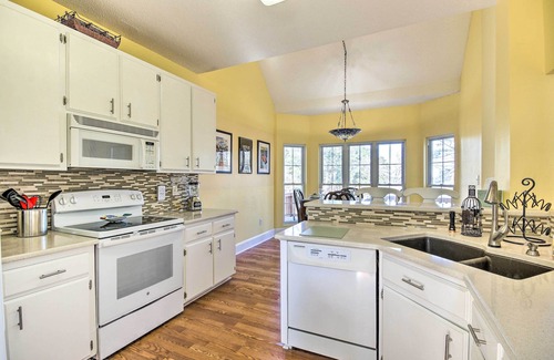 Appling House | Luxe Lake House w/Pool & Dock on Deep Water Cove!