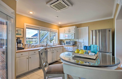 Chapin Apartment | Luxe Lakefront Apartment w/Shared Pool & Dock!