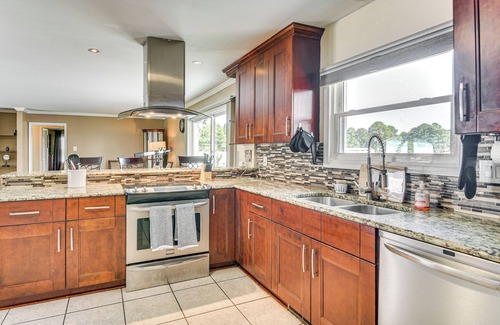 Portsmouth House | Luxe Lakefront Portsmouth Home: Fish, Swim & Play!