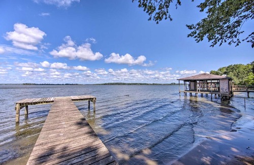 Flint House | Luxe Lakehouse with Sunset Views on Lake Palestine!