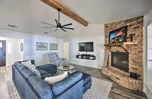 Flint House | Luxe Lakehouse with Sunset Views on Lake Palestine!