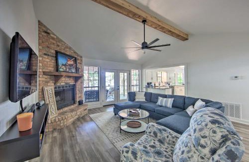 Flint House | Luxe Lakehouse with Sunset Views on Lake Palestine!