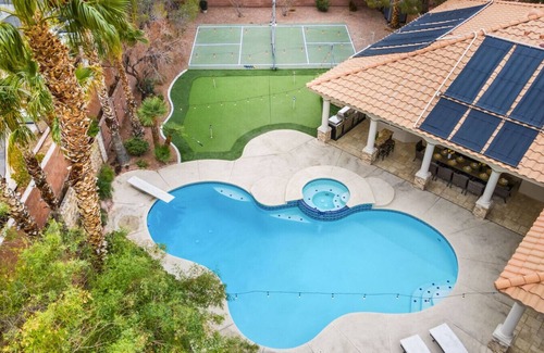 Paradise House | Luxe Las Vegas Villa: Pickleball & Heated Pool Fun