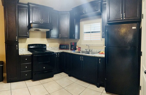 Eagle Pass Apartment | Luxe Living Apartment- 2 bed/1 bath - 5 STARS