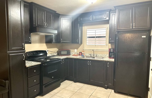 Eagle Pass Apartment | Luxe Living Apartment- 2 bed/1 bath - 5 STARS