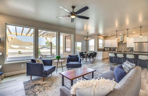 Grand Junction House | Luxe Living Grand Junction Home with Hot Tub, Views