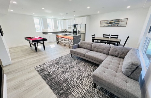 Valley Glen House | LUXE LIVING