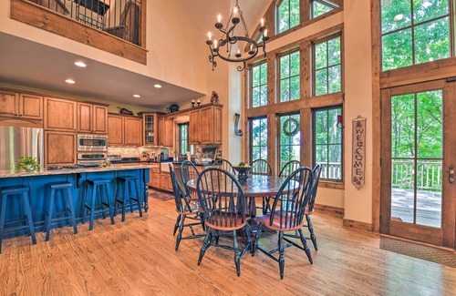 Waynesville House | Luxe Lodge Near Smoky Mountains: Views & Hot Tub!