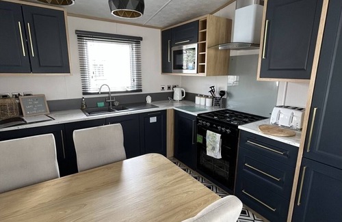 Mappleton Cabin | Luxe Lodge - Skipsea Sands Holiday Park, Bridlington