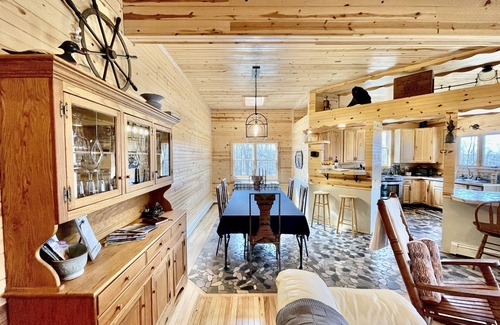 Central Lake House | Luxe Log Cabin 3bd/4ba - Torch Lake Views, Private Trails & Premier Golf Nearby