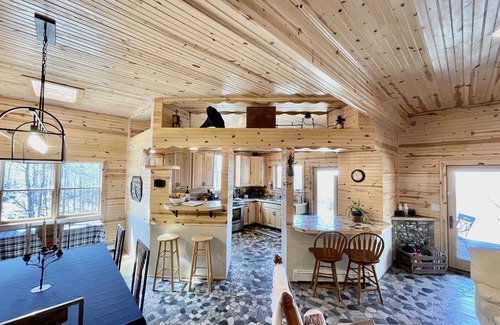 Central Lake House | Luxe Log Cabin 3bd/4ba - Torch Lake Views, Private Trails & Premier Golf Nearby