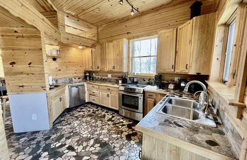 Central Lake House | Luxe Log Cabin 3bd/4ba - Torch Lake Views, Private Trails & Premier Golf Nearby