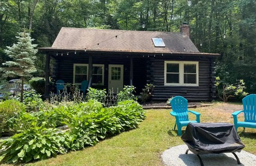 Great Barrington Cabin | Luxe Log Cabin Minutes From Skiing, Hiking, & More