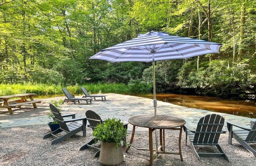 Ellenville House | Luxe Log Cabin w NEW HEATED SALTWATER POOL