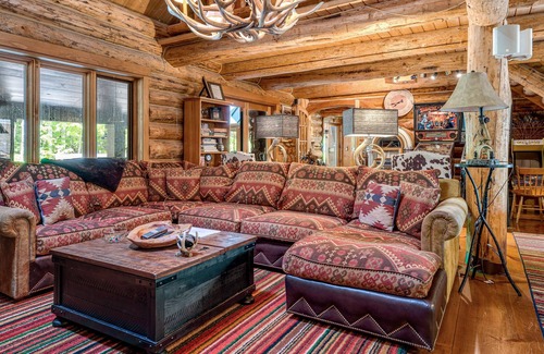 Stratton and Bromley Ski Areas House | Luxe log home with private hot tub, pool table & outdoor kitchen - dog-friendly