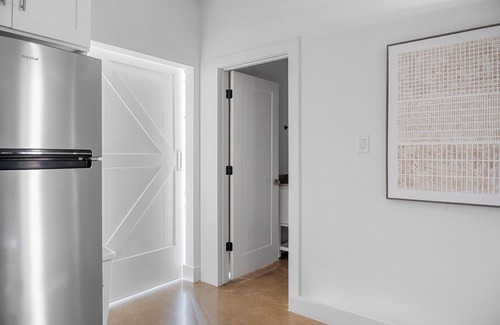 Central Arlington House | Luxe & Lonestar Suite