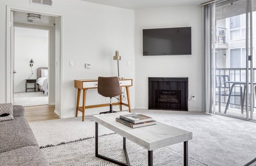 Los Feliz Apartment | Luxe Los Feliz 1BR w/ Gym, Lounge & Pool, near Observatory, by Blueground