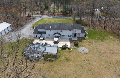 Kunkletown Villa | Luxe Lrg Pocono House for 18 Hot Tub/Gameroom/Pool