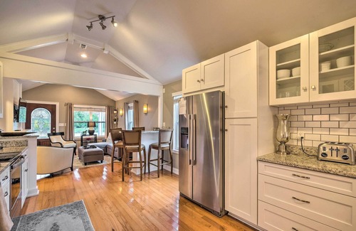 Lyndon House | Luxe Lyndon Home < 11 Mi to Dtwn Louisville!