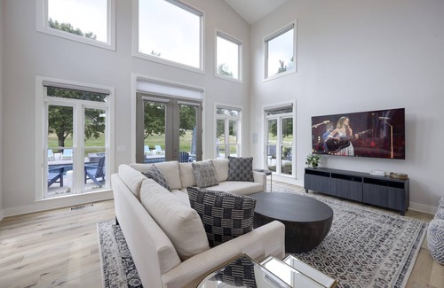 Lebanon House | LUXE - Majestic Manor - Countryside Retreat - 100 Acre Woods