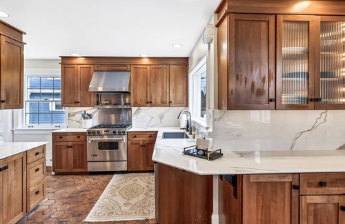 Sheboygan House | LUXE Manor with Modern, Elegant Vibes