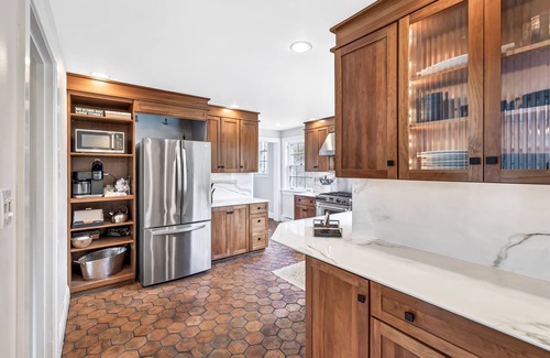 Sheboygan House | LUXE Manor with Modern, Elegant Vibes