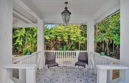 South Lake Apartment | Luxe Mansion/10min Walk Beach/Gameroom/Heated pool
