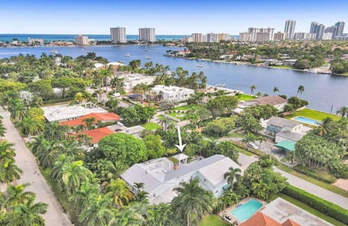South Lake Apartment | Luxe Mansion/10min Walk Beach/Gameroom/Heated pool