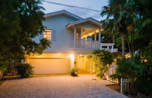 South Lake Apartment | Luxe Mansion/10min Walk Beach/Gameroom/Heated pool