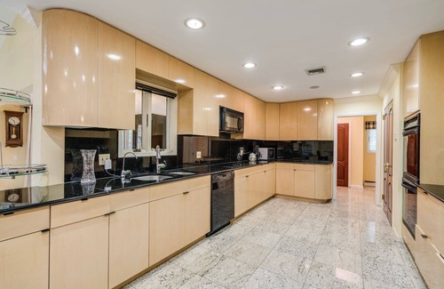Old Westbury House | Luxe Mansion 40 min from Manhattan