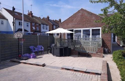 Rainham House | Luxe Medway Bungalow, Adapted, Rainham, Gillingham