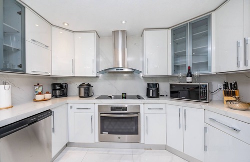Country Walk House | Luxe Miami Home - Pool - 4bd - 8 guest